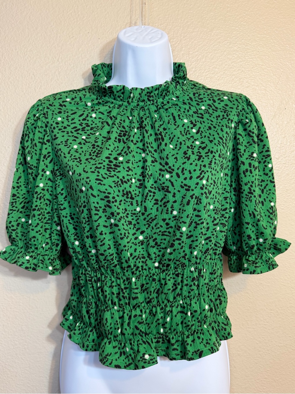 Who What Wear Green Smocked Ruffle-Neck Short Sleeve Blouse